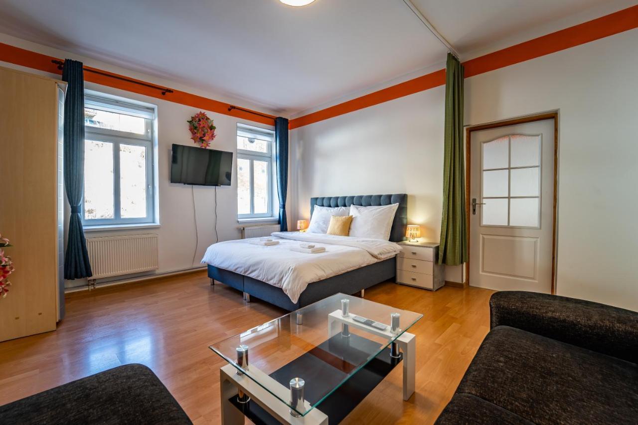 Tuan Long Apartments 亚希莫夫 外观 照片
